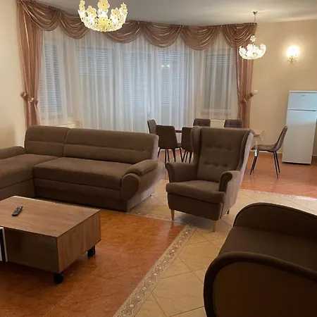 Alomhaz Apartament *