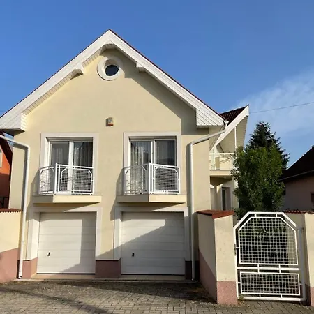 Apartament Alomhaz *
